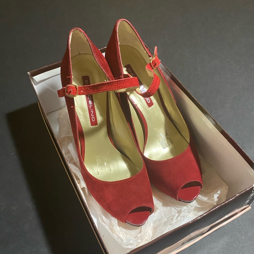 Suede Open Toe Hidden Platform Pump - image 7